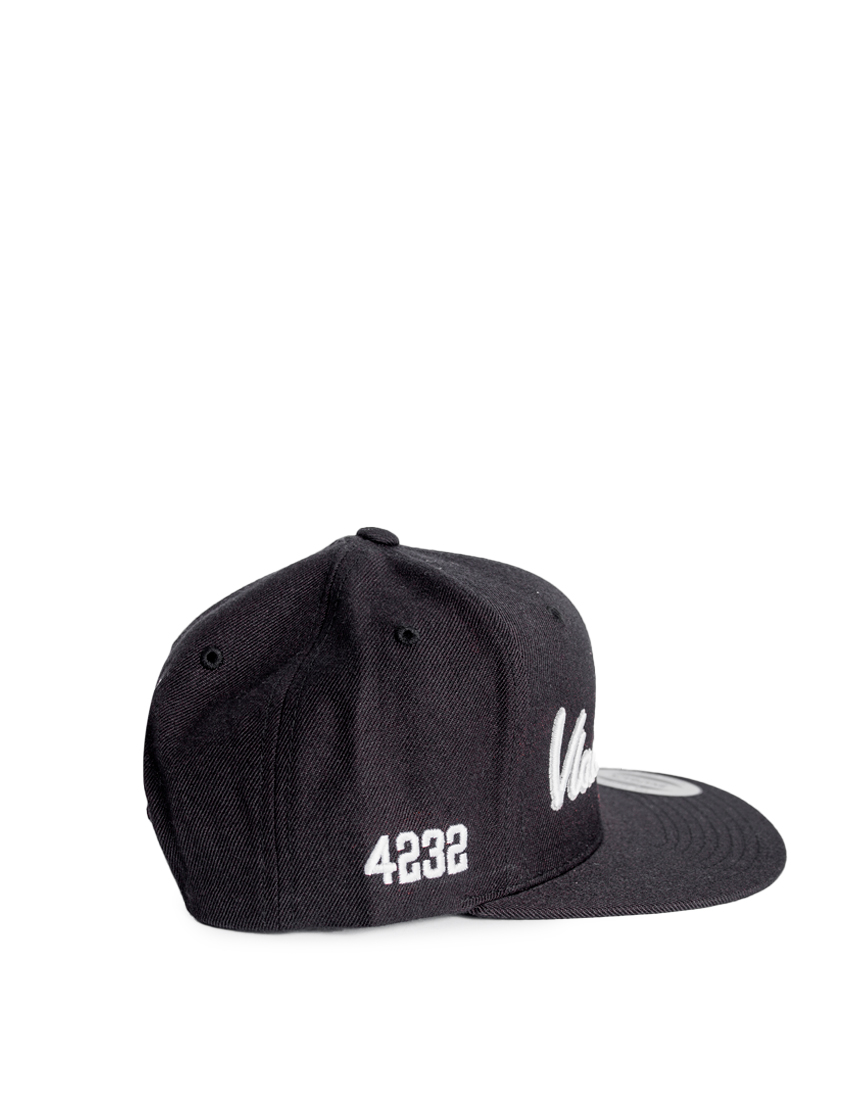 Чёрная бейсболка 4232 Vladivostok snapback 4232